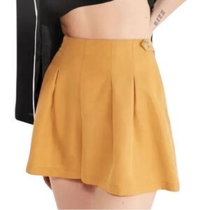 Urban Outfitters High Rise Utopia Pleated Golden Yellow Shorts Size 4 📦